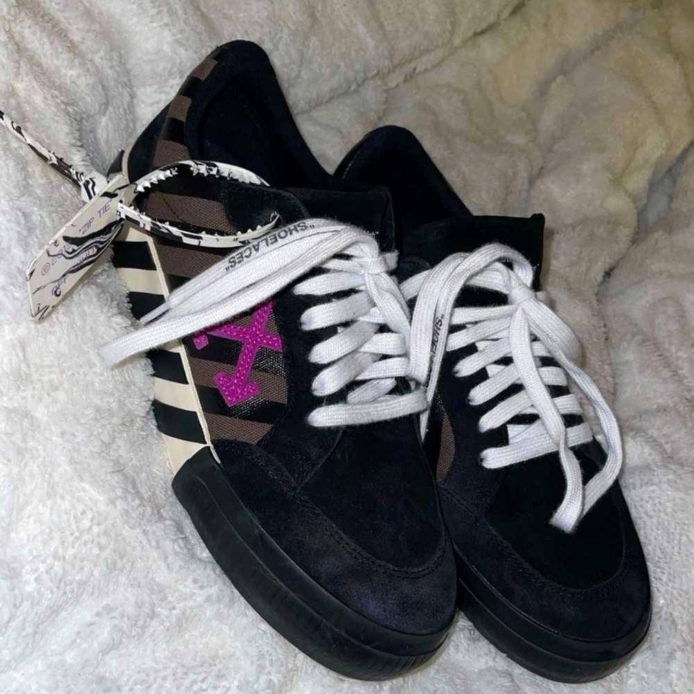 OFF-WHITE Vulcanized Low Top Sneaker Black Purple size 7